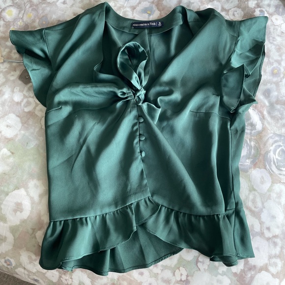 Abercrombie satin green blouse - Picture 2 of 3